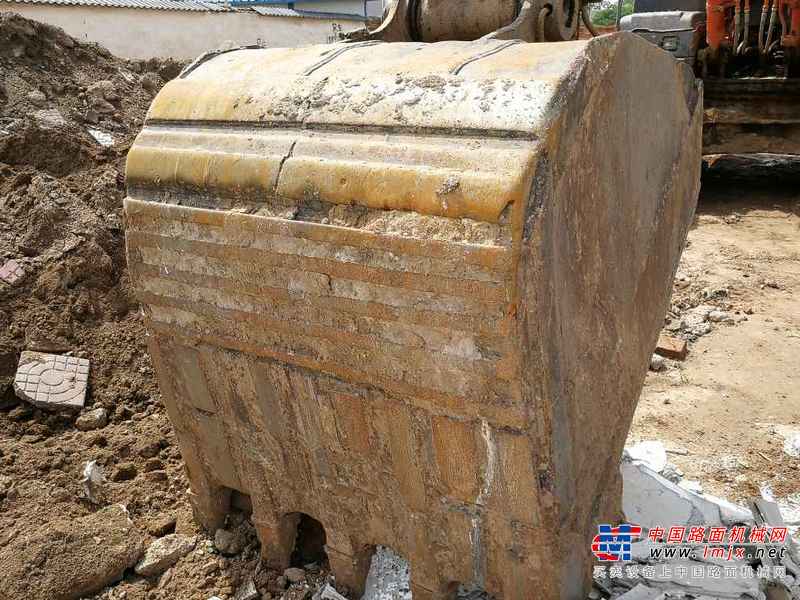 陕西出售转让二手8000小时2007年日立ZX200挖掘机