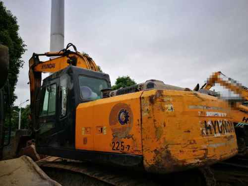 贵州出售转让二手9863小时2009年现代R215挖掘机