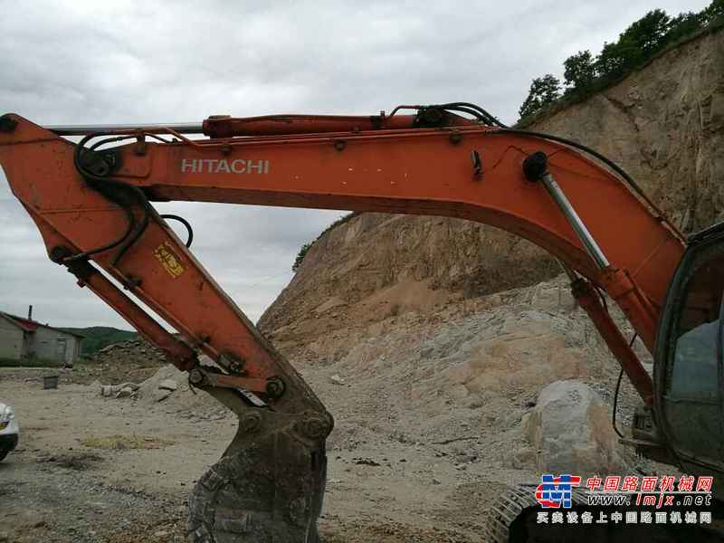 黑龙江出售转让二手13000小时2005年日立ZX230挖掘机