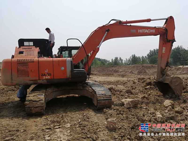 安徽出售转让二手8000小时2010年日立ZX240挖掘机