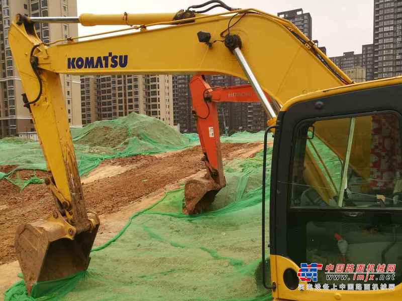 陕西出售转让二手5200小时2011年小松PC220挖掘机