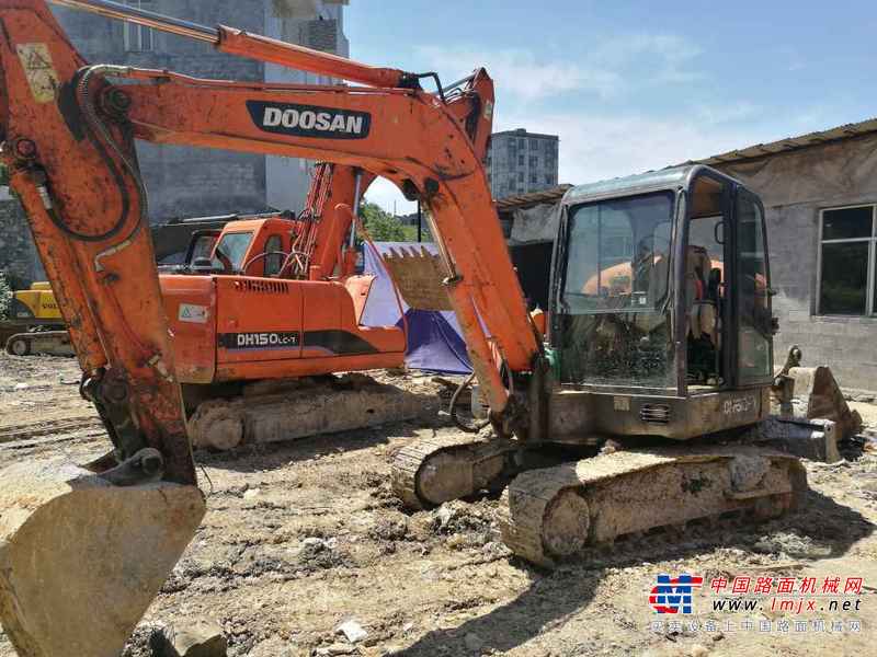 湖北出售转让二手8500小时2010年斗山DH60挖掘机