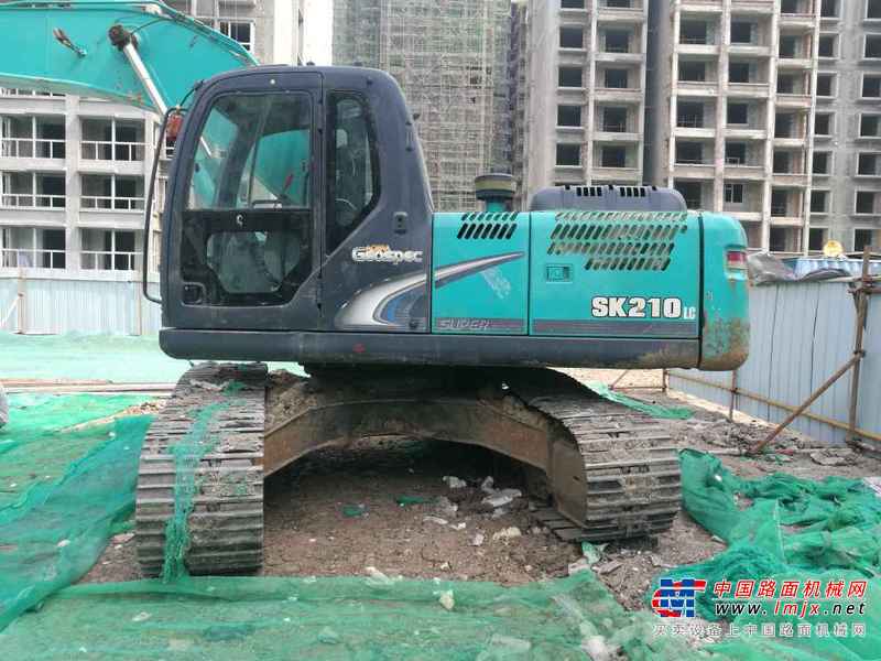 山东出售转让二手4700小时2013年神钢SK210LC挖掘机