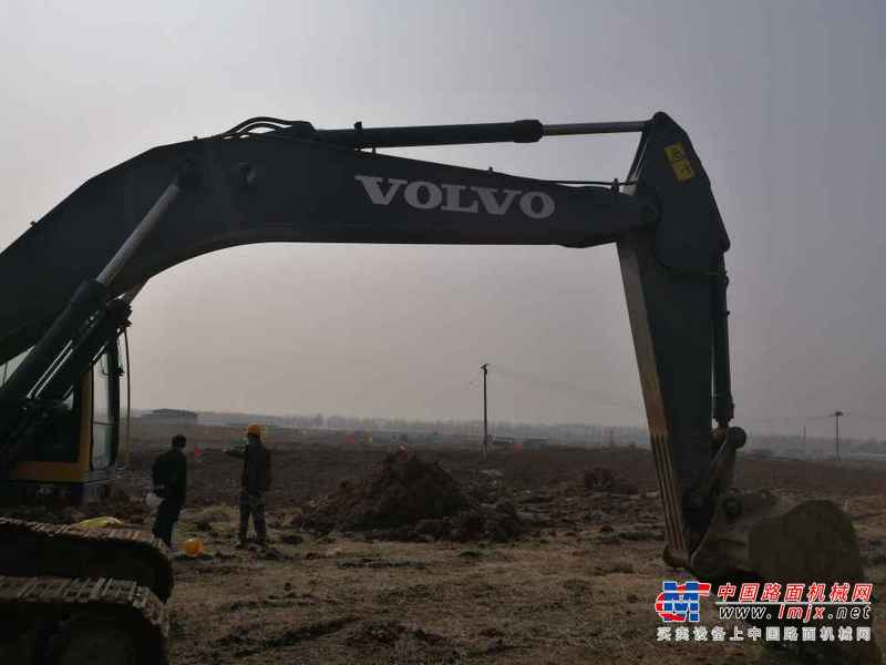 山东出售转让二手7100小时2010年沃尔沃EC240B挖掘机