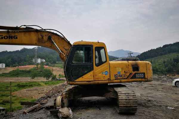 贵州出售转让二手8650小时2010年柳工CLG925D挖掘机