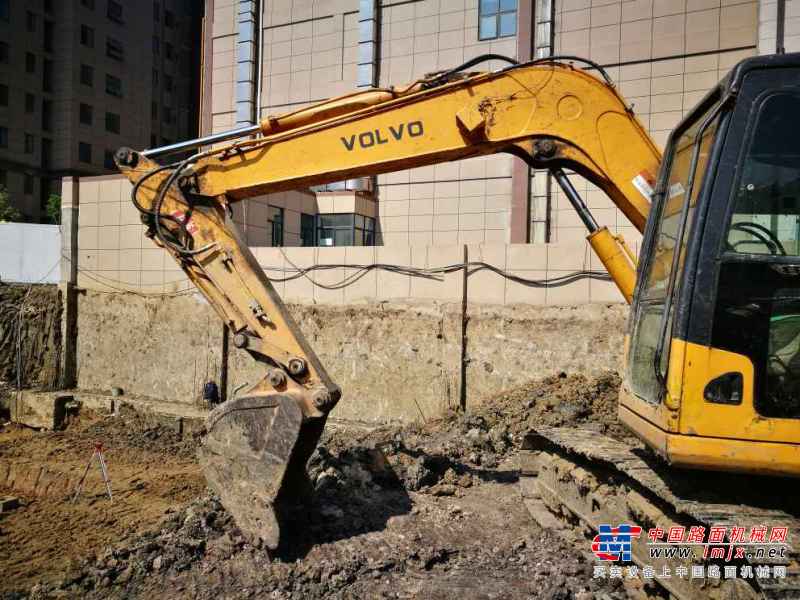 江苏出售转让二手12000小时2009年福田雷沃FR85挖掘机