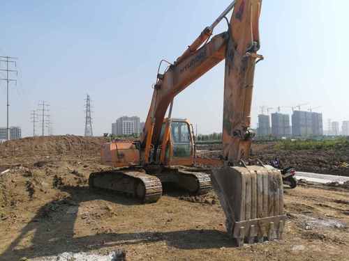 江苏出售转让二手15000小时2005年现代R200挖掘机