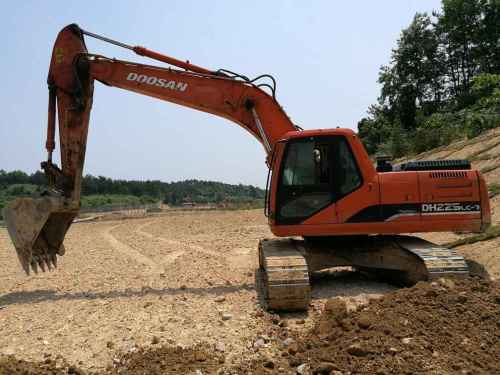 安徽出售转让二手14000小时2009年斗山DH225挖掘机