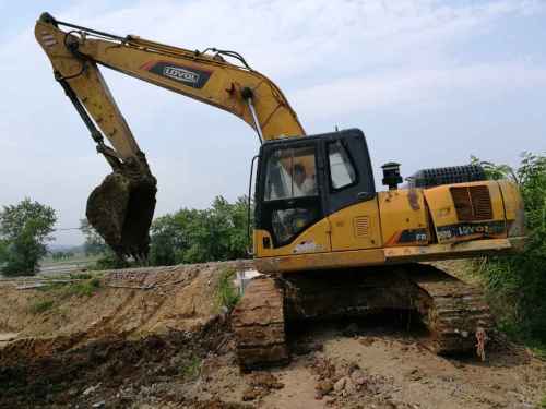 安徽出售转让二手8000小时2011年福田雷沃FR220挖掘机