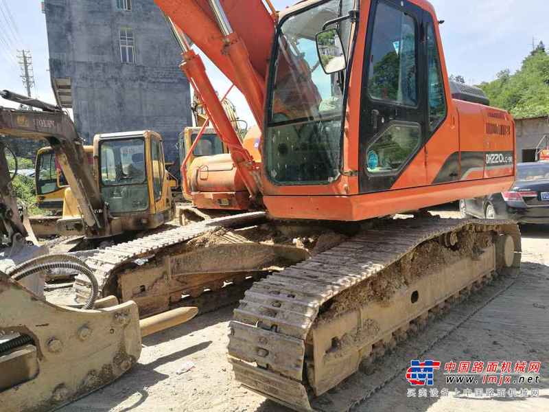 湖北出售转让二手6500小时2014年斗山DH220LC挖掘机