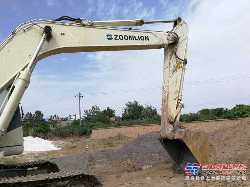 陕西出售转让二手5000小时2011年中联重科ZE230E挖掘机