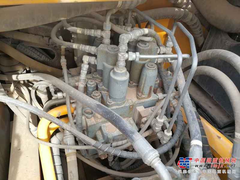 陕西出售转让二手7000小时2010年龙工LG6215挖掘机