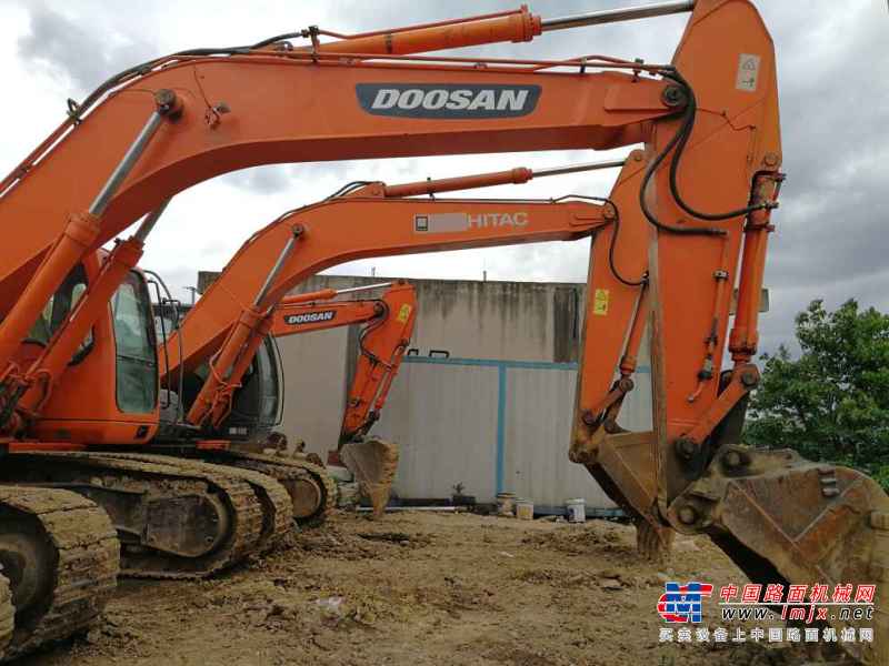 贵州出售转让二手4817小时2010年斗山DH300LC挖掘机