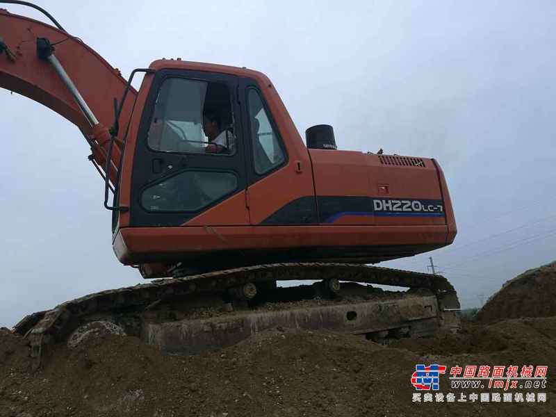 河南出售转让二手7000小时2010年斗山DH220LC挖掘机