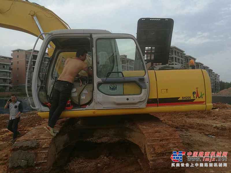 江西出售转让二手20000小时2004年住友SH200Z3挖掘机