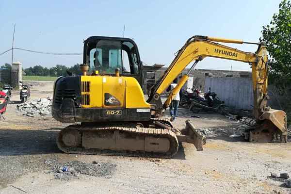安徽出售转让二手4000小时2010年现代R60挖掘机