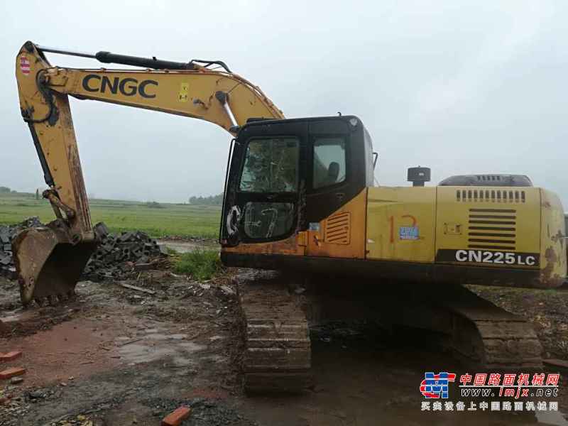 安徽出售转让二手8500小时2010年江麓CN225LC挖掘机