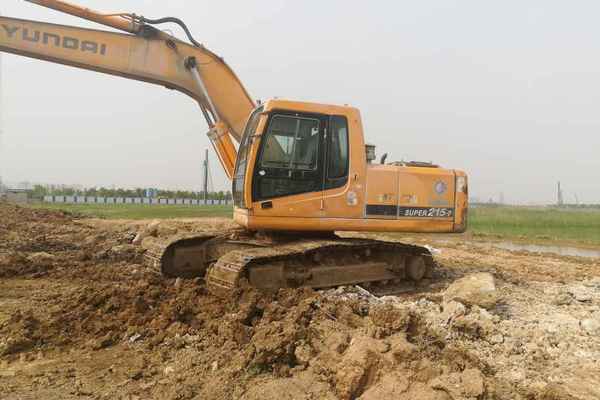 江苏出售转让二手9999小时2010年现代R215挖掘机