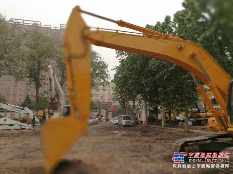 陕西出售转让二手8000小时2010年龙工LG6360挖掘机