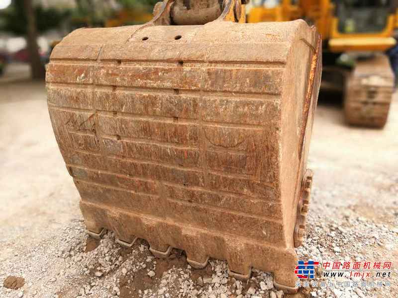 陕西出售转让二手8000小时2010年龙工LG6360挖掘机