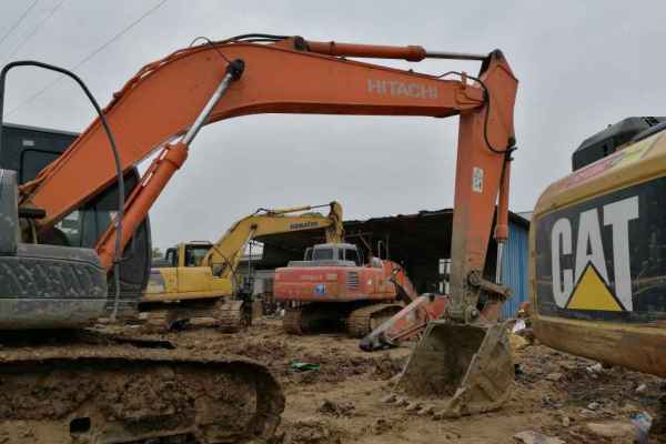 安徽出售转让二手8000小时2011年日立ZX200挖掘机
