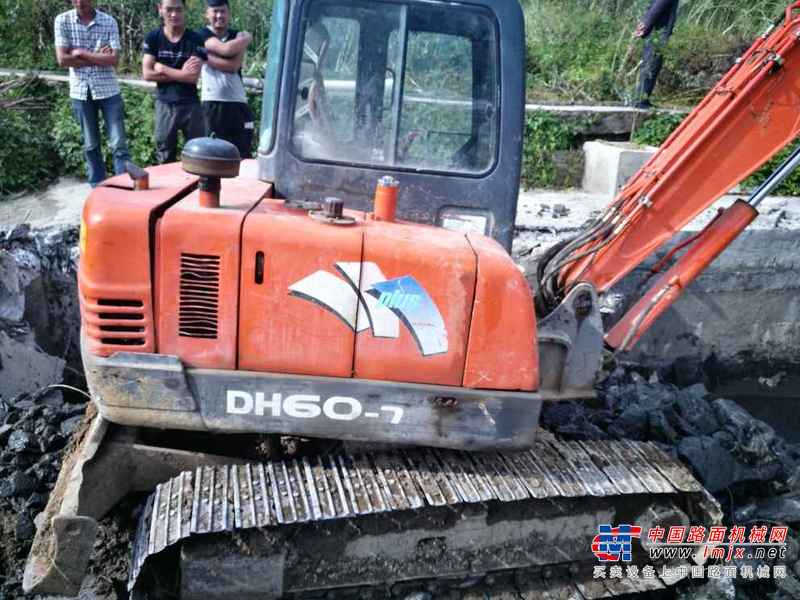 贵州出售转让二手6189小时2013年斗山DH55挖掘机