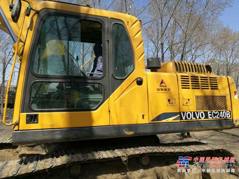 黑龙江出售转让二手8000小时2011年临工LG6210挖掘机