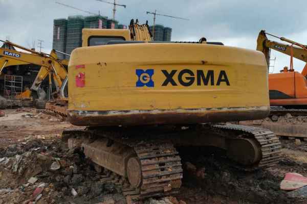 广西出售转让二手5643小时2011年厦工XG822LC挖掘机