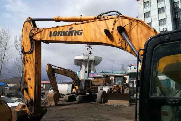 黑龙江出售转让二手8000小时2011年龙工LG6235挖掘机