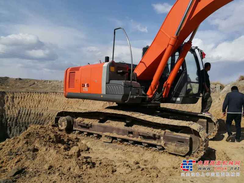 吉林出售转让二手10000小时2010年日立ZX240挖掘机