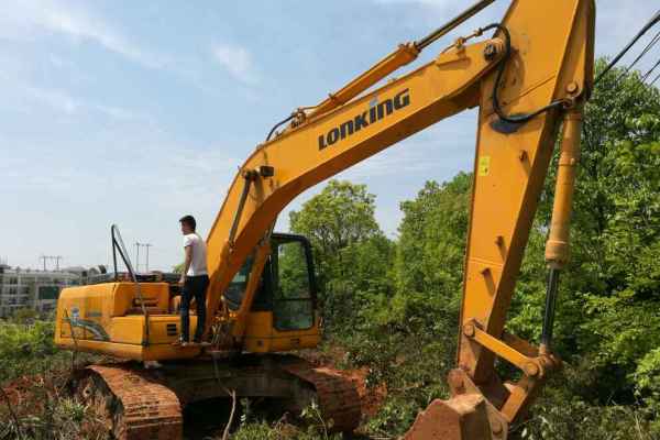 江西出售转让二手8000小时2010年龙工LG6225挖掘机