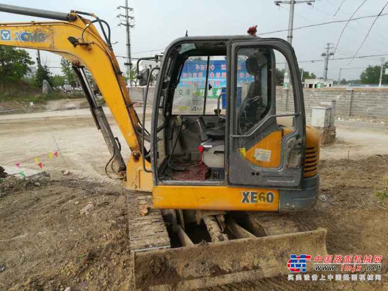 安徽出售转让二手4000小时2013年徐工XE60挖掘机