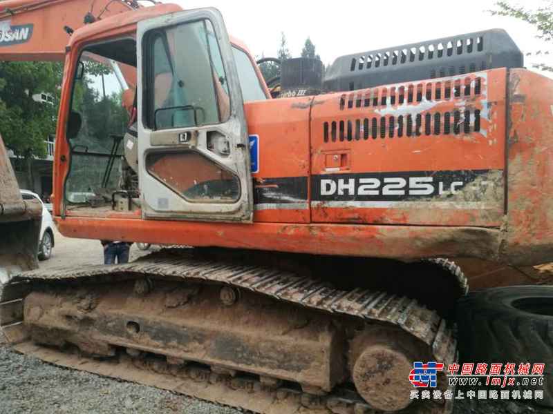湖北出售转让二手8800小时2011年斗山DH215挖掘机