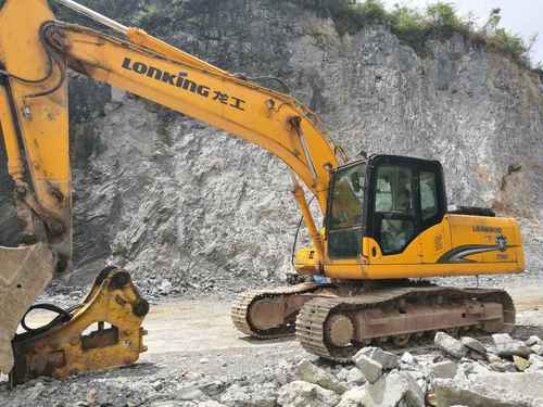 湖北出售转让二手6000小时2012年龙工LG6220D挖掘机