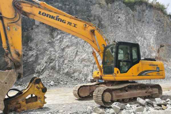 湖北出售转让二手6000小时2012年龙工LG6220D挖掘机