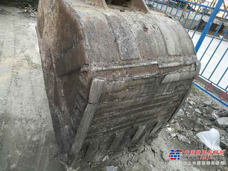 黑龙江出售转让二手15000小时2003年日立EX200挖掘机