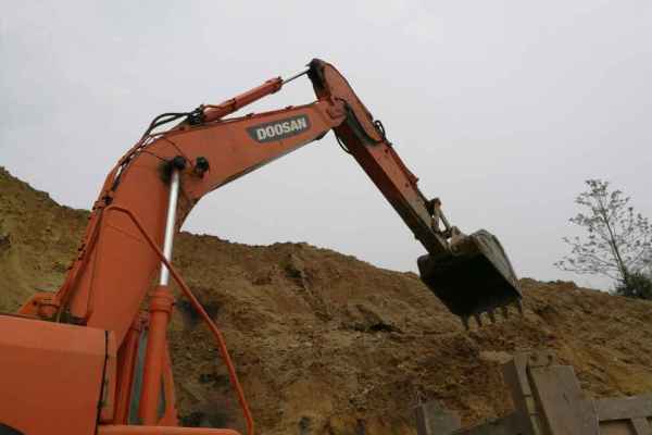 江西出售转让二手7400小时2012年斗山DH225LC挖掘机