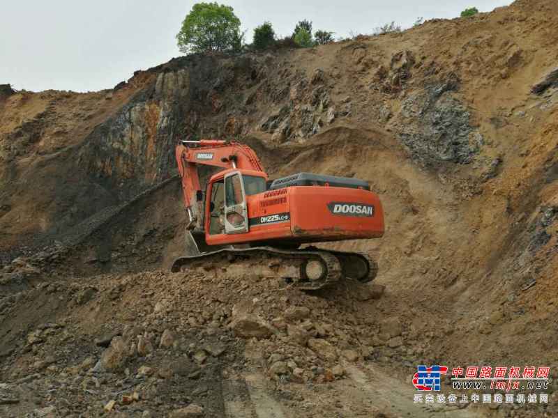江西出售转让二手7400小时2012年斗山DH225LC挖掘机