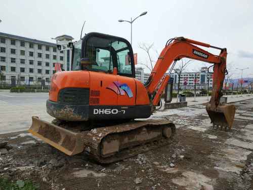 甘肃出售转让二手5000小时2011年斗山DH60挖掘机