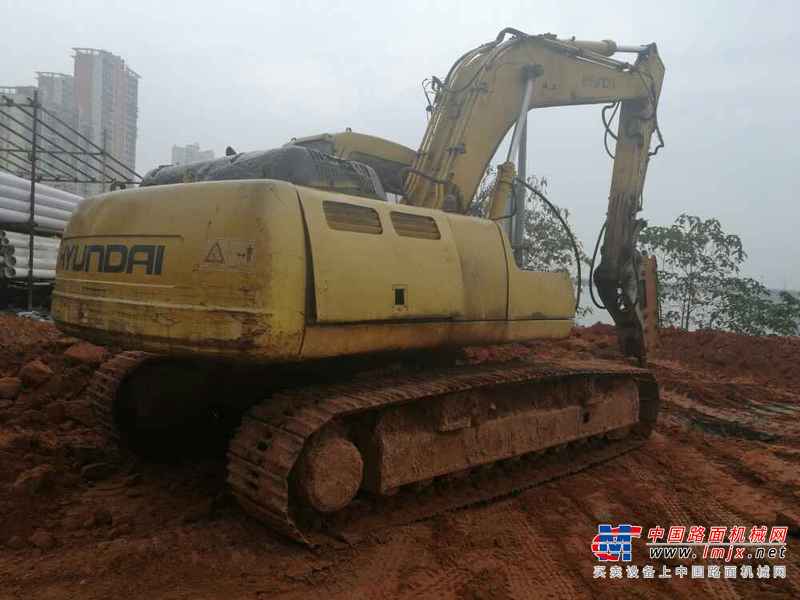 江西出售转让二手8000小时2010年现代R210挖掘机