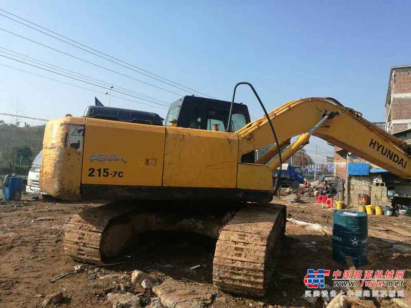 江西出售转让二手8600小时2012年现代R215挖掘机