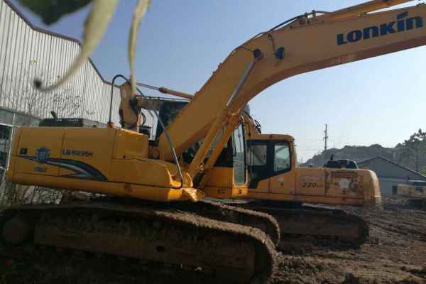 江西出售转让二手8000小时2011年龙工LG6220D挖掘机