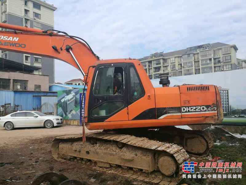 江西出售转让二手8000小时2011年斗山DH220挖掘机