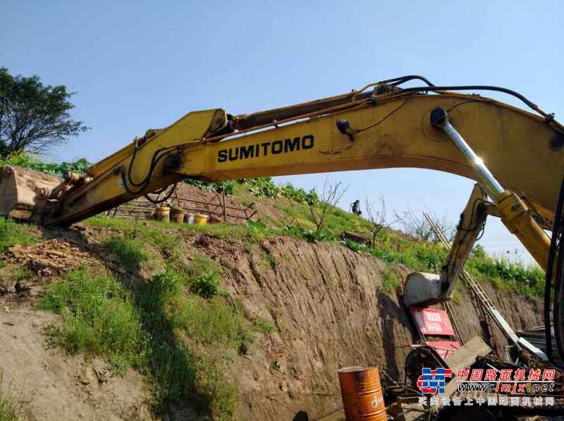 四川出售转让二手9000小时2010年住友SH240挖掘机