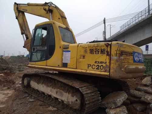 广东出售转让二手16800小时2003年小松PC200挖掘机