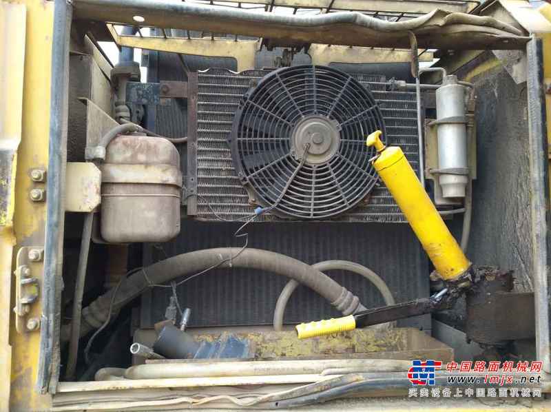 广东出售转让二手16800小时2003年小松PC200挖掘机
