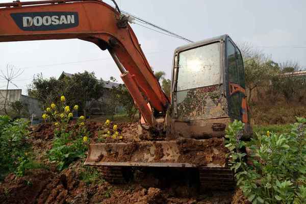 四川出售转让二手6000小时2013年斗山DH60挖掘机