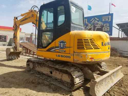 内蒙古出售转让二手4000小时2011年龙工LG6085挖掘机