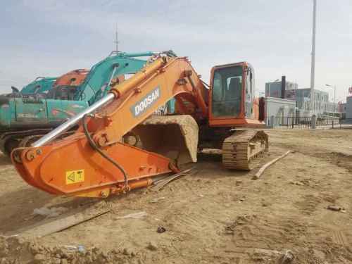 甘肃出售转让二手7000小时2010年斗山DX260LC挖掘机