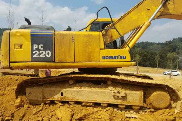 贵州出售转让二手7747小时2007年小松PC220挖掘机
